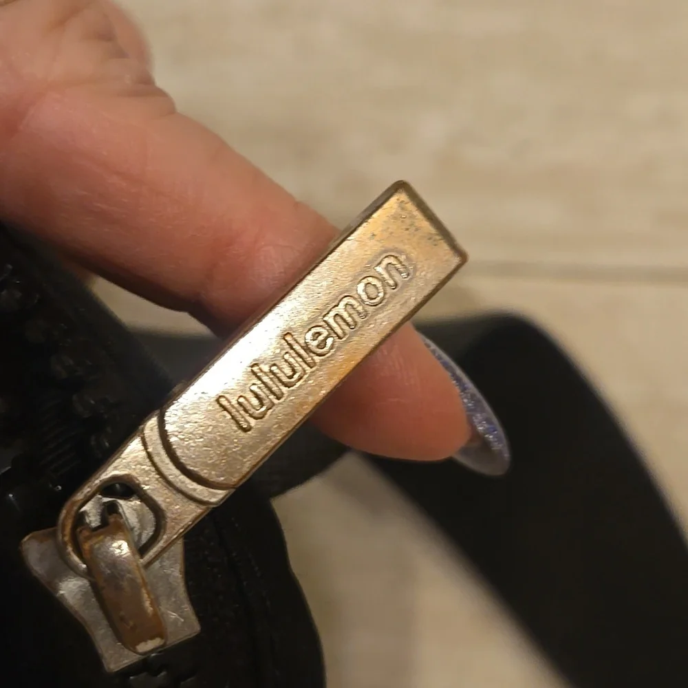 Lululemon Black Everywhere Belt Bag - Picture 4 of 11